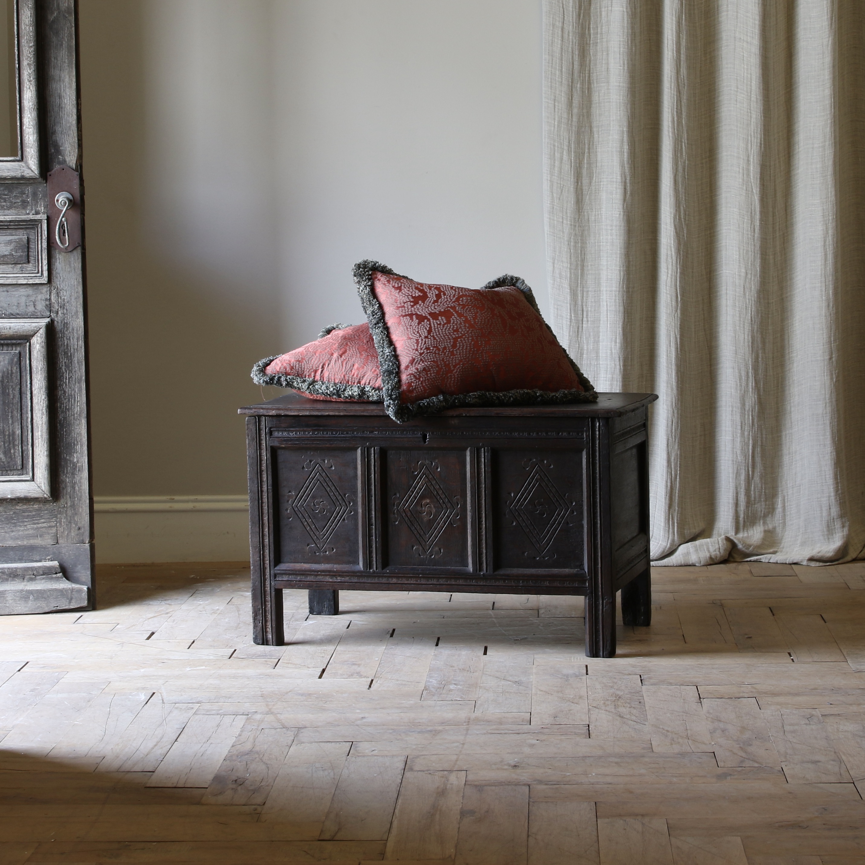 153-51 - Damask Cushions with Antique Silk Trim